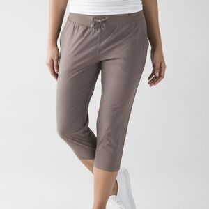 Lululemon Studio Crop 11. Women's Size 8
